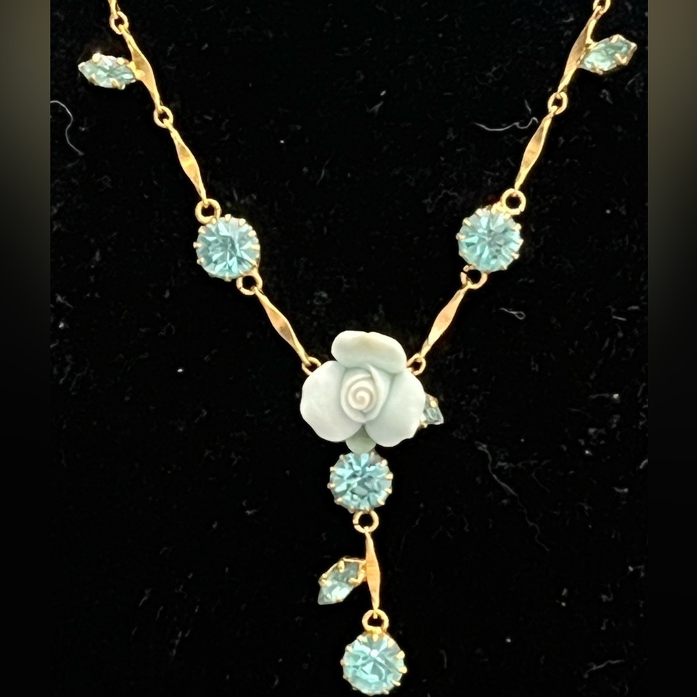 Suzanne Bjontegard vintage blue topaz flower leaf design crystal gold necklace